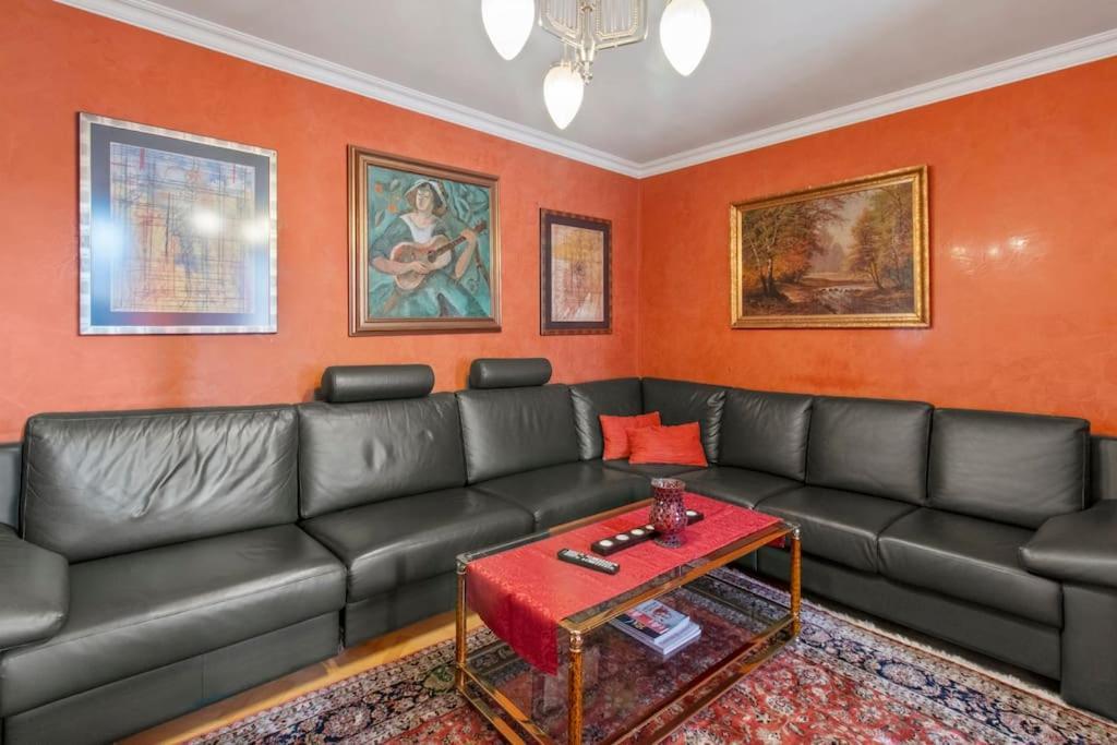 110 M2 3 Bedroom With Cathedral View *